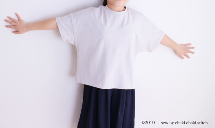 子供服型紙のドロップトレーナーで半袖アレンジ-左右の袖口巾が違う