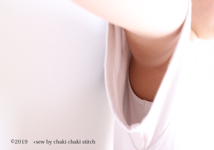 子供服型紙のドロップトレーナーで半袖アレンジ-脇から体の中身が見える