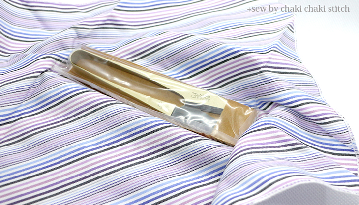 布をあけるとはさみが出てきます